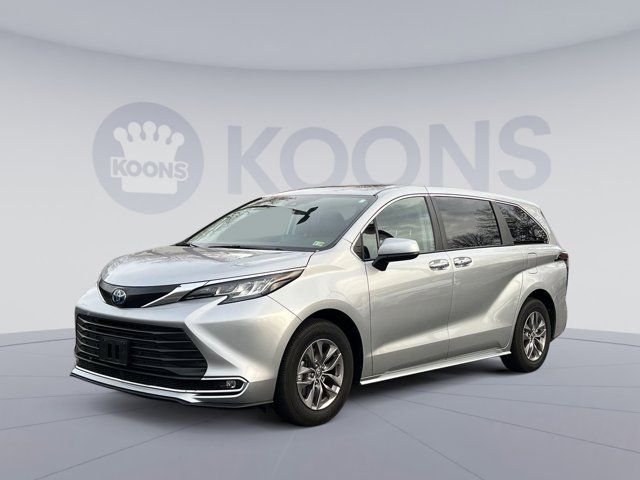 2023 Toyota Sienna XLE