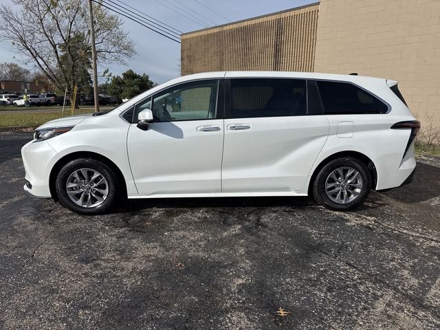 2023 Toyota Sienna XLE