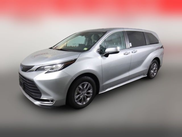 2023 Toyota Sienna XLE