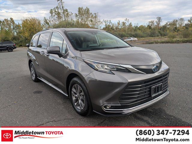 2023 Toyota Sienna XLE