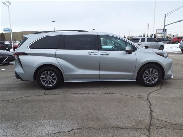 2023 Toyota Sienna XLE