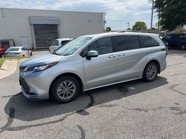 2023 Toyota Sienna XLE