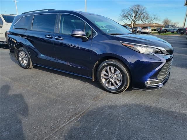 2023 Toyota Sienna XLE