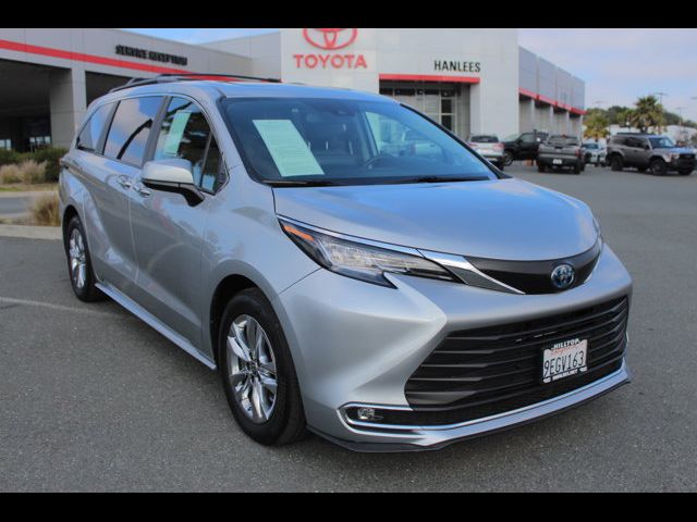 2023 Toyota Sienna XLE