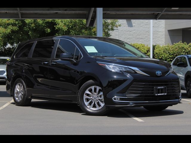 2023 Toyota Sienna XLE