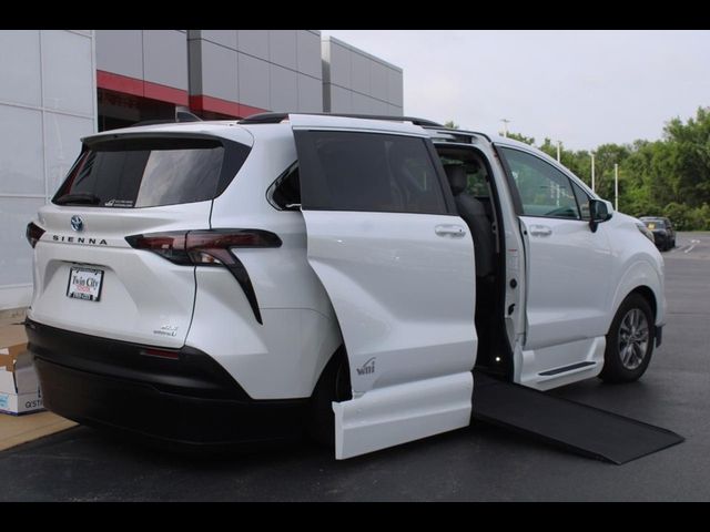 2023 Toyota Sienna XLE