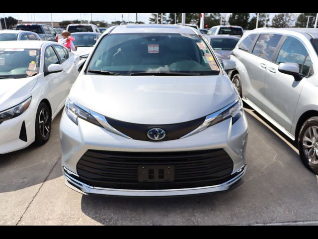 2023 Toyota Sienna XLE