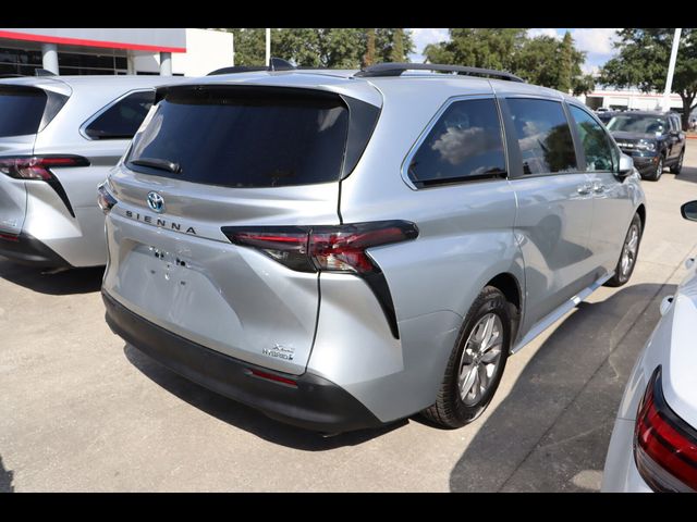 2023 Toyota Sienna XLE