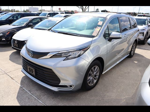 2023 Toyota Sienna XLE