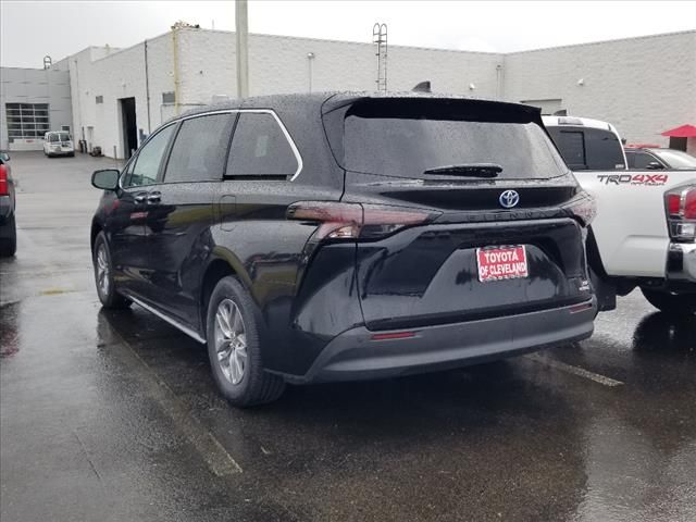 2023 Toyota Sienna XLE