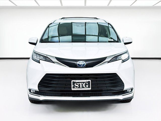 2023 Toyota Sienna XLE