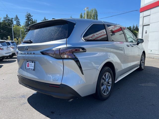 2023 Toyota Sienna XLE