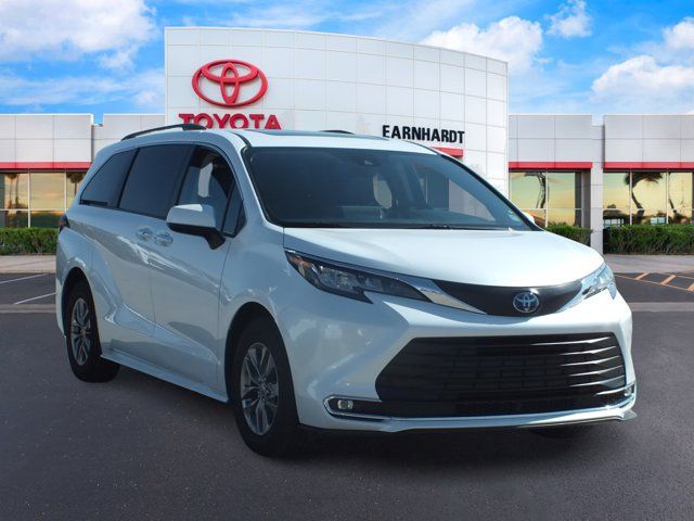 2023 Toyota Sienna XLE