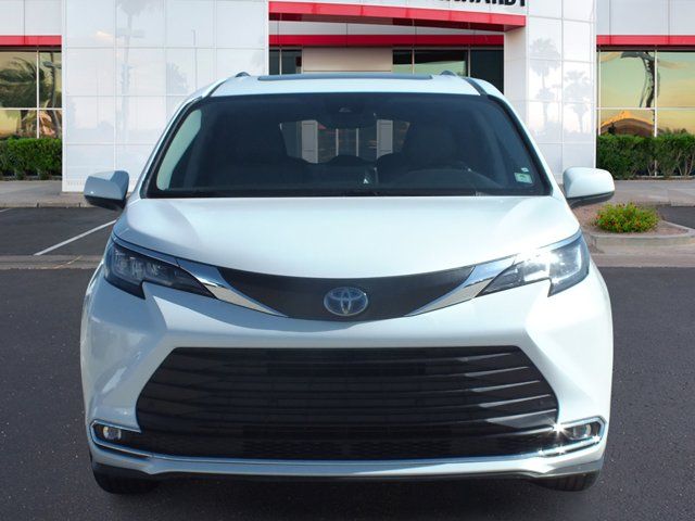 2023 Toyota Sienna XLE