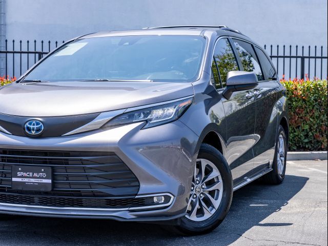 2023 Toyota Sienna XLE