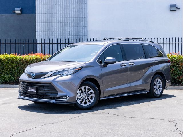 2023 Toyota Sienna XLE