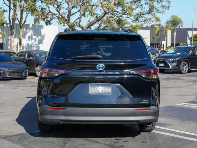 2023 Toyota Sienna XLE