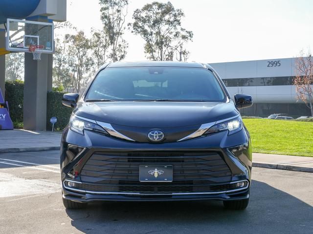 2023 Toyota Sienna XLE