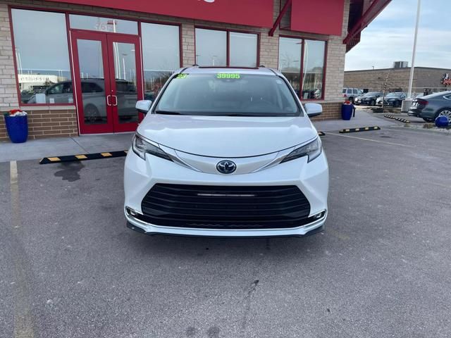 2023 Toyota Sienna XLE