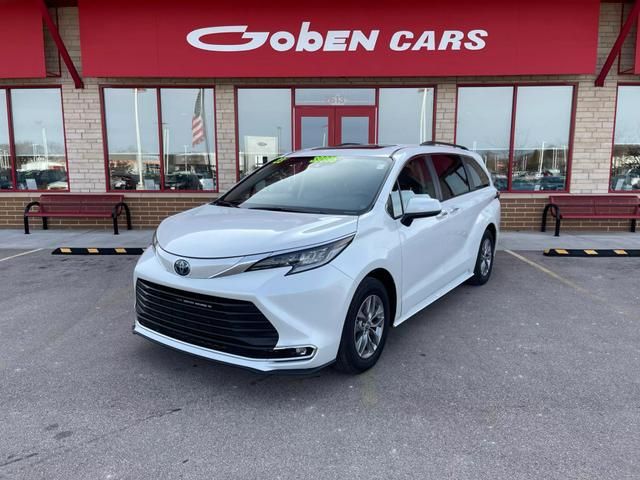 2023 Toyota Sienna XLE