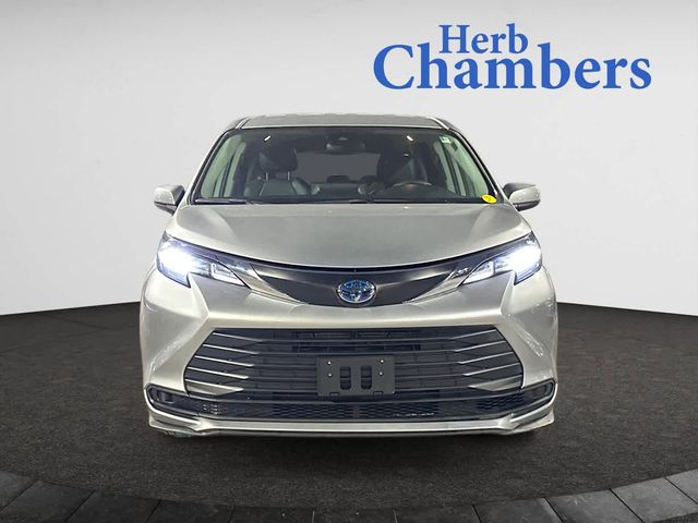 2023 Toyota Sienna LE