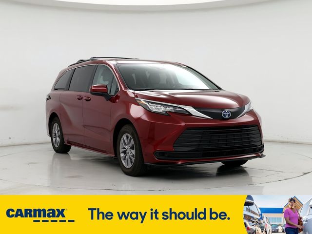 2023 Toyota Sienna LE