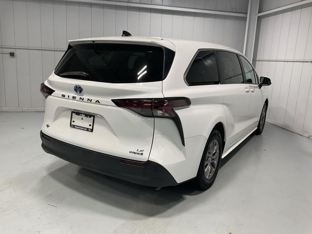 2023 Toyota Sienna LE