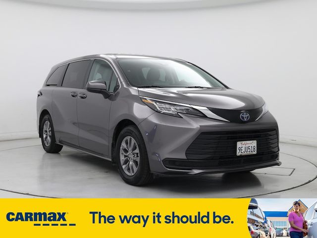 2023 Toyota Sienna LE