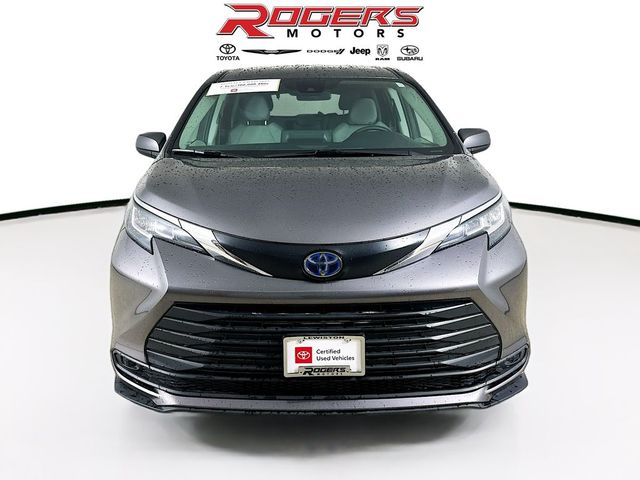 2023 Toyota Sienna LE