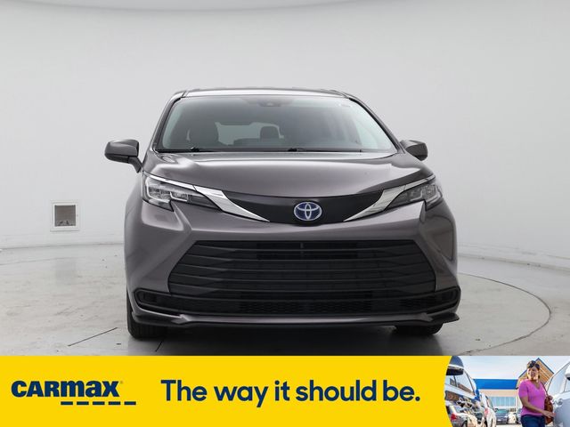 2023 Toyota Sienna LE