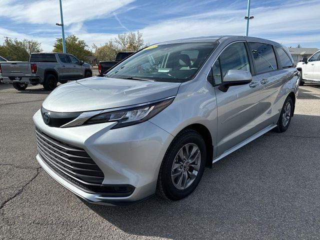 2023 Toyota Sienna LE