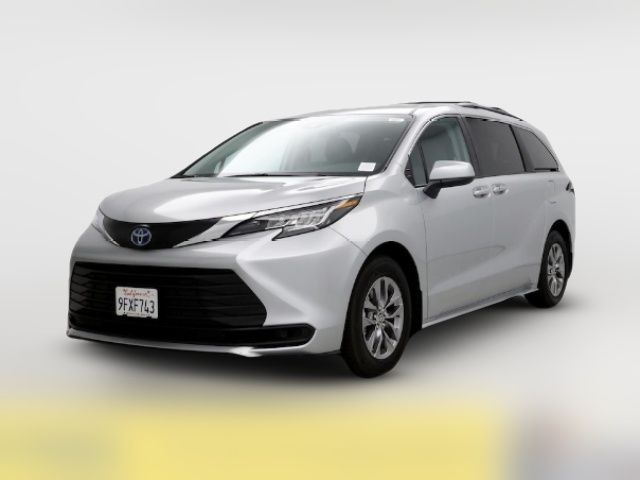 2023 Toyota Sienna LE