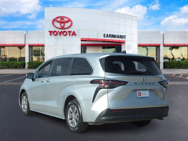 2023 Toyota Sienna LE