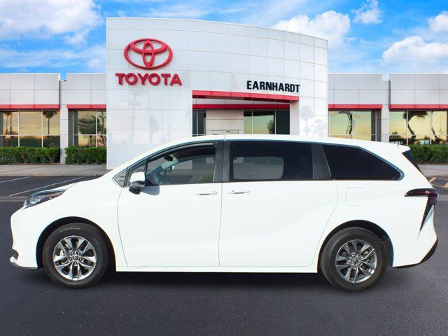 2023 Toyota Sienna LE