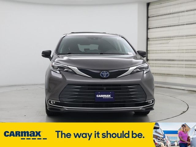 2023 Toyota Sienna Platinum