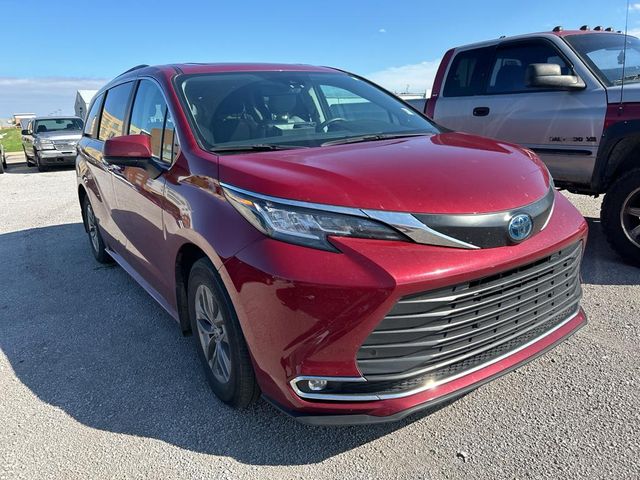 2023 Toyota Sienna XLE