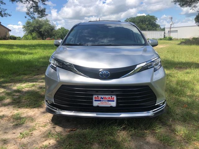 2023 Toyota Sienna XLE