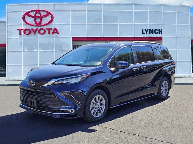 2023 Toyota Sienna XLE