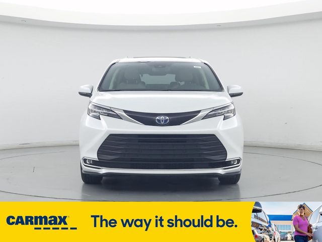 2023 Toyota Sienna XLE