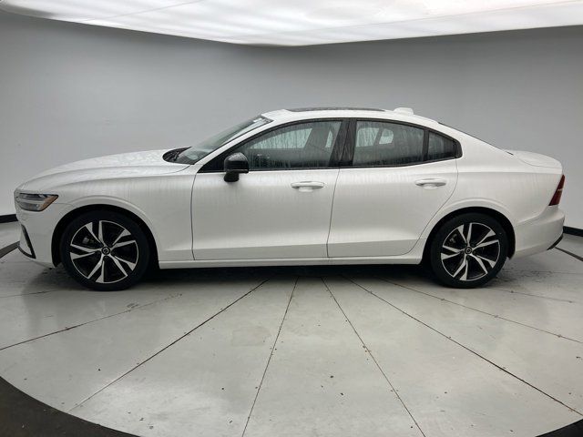 2023 Volvo S60 Core Dark Theme