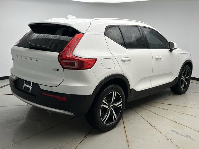 2023 Volvo XC40 Core