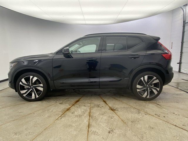 2023 Volvo XC40 Ultimate Dark Theme