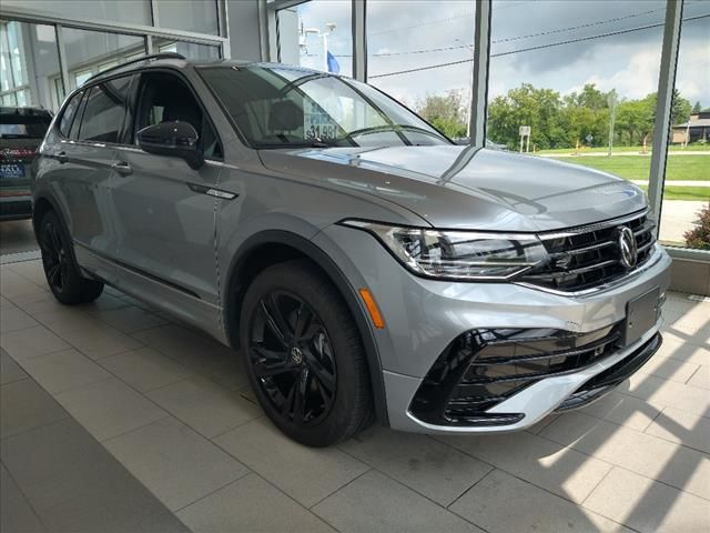 2023 Volkswagen Tiguan SE R-Line Black