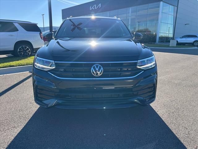 2023 Volkswagen Tiguan SE R-Line Black