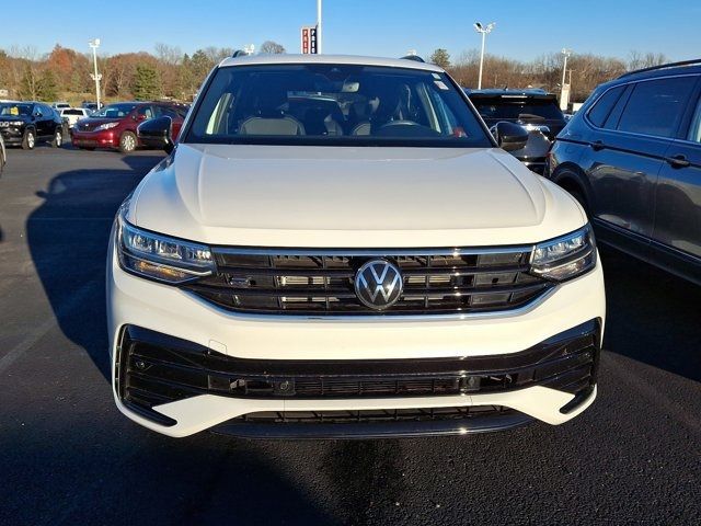 2023 Volkswagen Tiguan SE R-Line Black