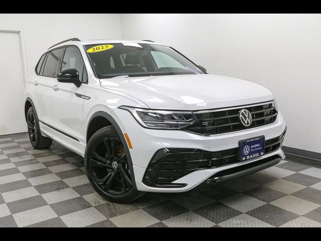 2023 Volkswagen Tiguan SE R-Line Black