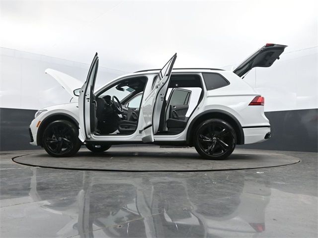 2023 Volkswagen Tiguan SE R-Line Black