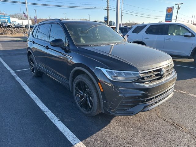 2023 Volkswagen Tiguan SE R-Line Black