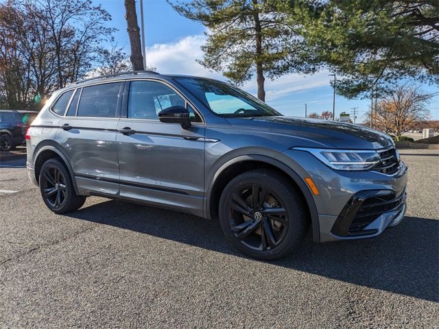 2023 Volkswagen Tiguan SE R-Line Black