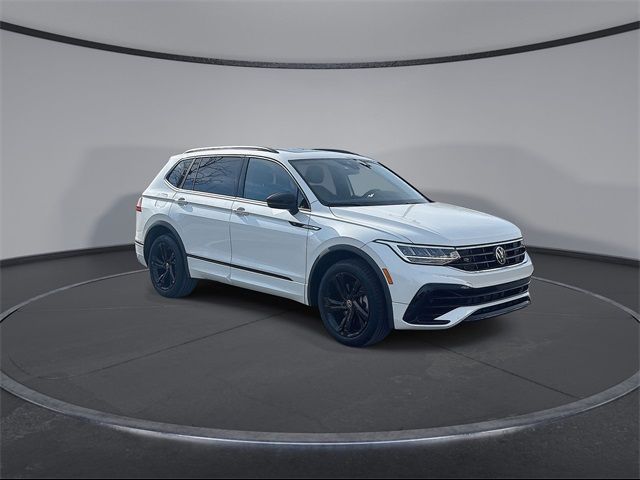 2023 Volkswagen Tiguan SE R-Line Black